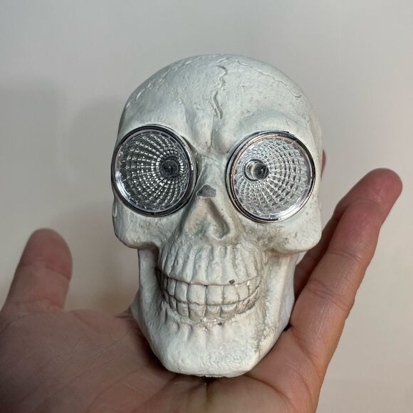 5 for $25🔥Halloween Cement Skull Solar Decor, 2.48x2.75x3.15 in. - Picture 2 of 4